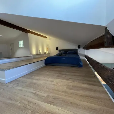 Renting - Massena - Loft - Heart Of Vieil - The Market With Sea View *