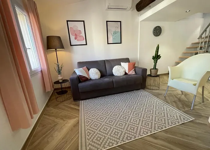 Renting - Massena - Loft - Heart Of Vieil - The Market With Sea View *