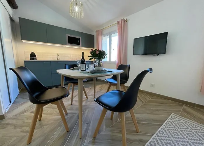 公寓 Renting - Massena - Loft - Heart Of Vieil - The Market With Sea View *