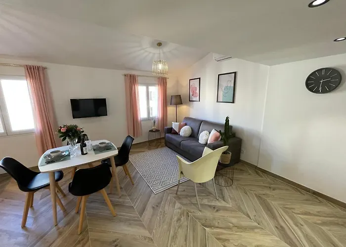 Διαμέρισμα Renting - Massena - Loft - Heart Of Vieil - The Market With Sea View *