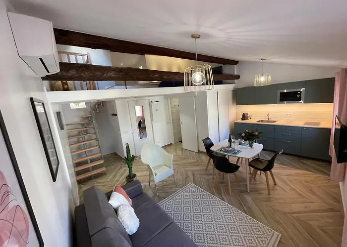 Renting - Massena - Loft - Heart Of Vieil - The Market With Sea View