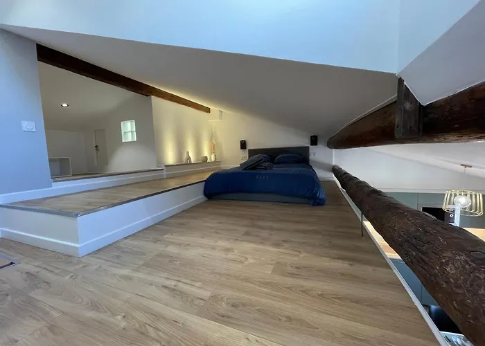 Renting - Massena - Loft - Heart Of Vieil - The Market With Sea View *